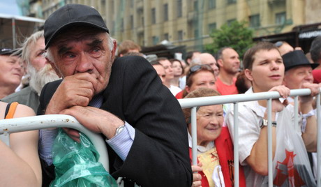 Митинг опозиције испред зграде ИКР