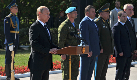 Путин у инспекцији елите руске армије