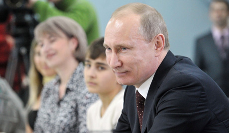 Putin na Dan znanja posetio moskovsku gimnaziju