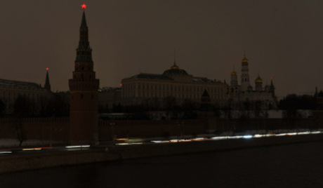Московски Кремљ и Црвени трг утонули у мрак