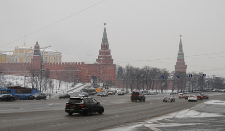 У Москви поново пада снег