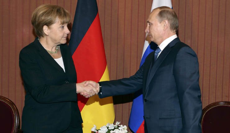 Путин и Меркел разговарали о ситуацији у Украјини