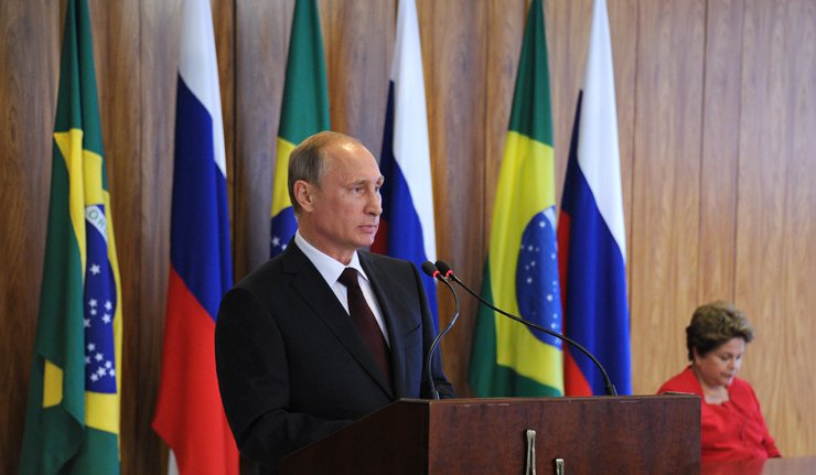 Путин: БРИКС не планира војно-политички савез