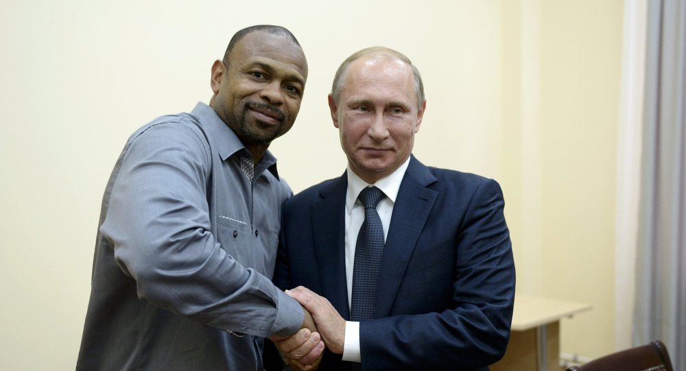 Путин дао држављанство боксеру Роју Џонсу Млађем
