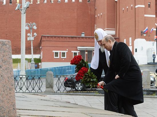 Путин: Треба да познајемо и поштујемо своју историју без одузимања и прећуткивања