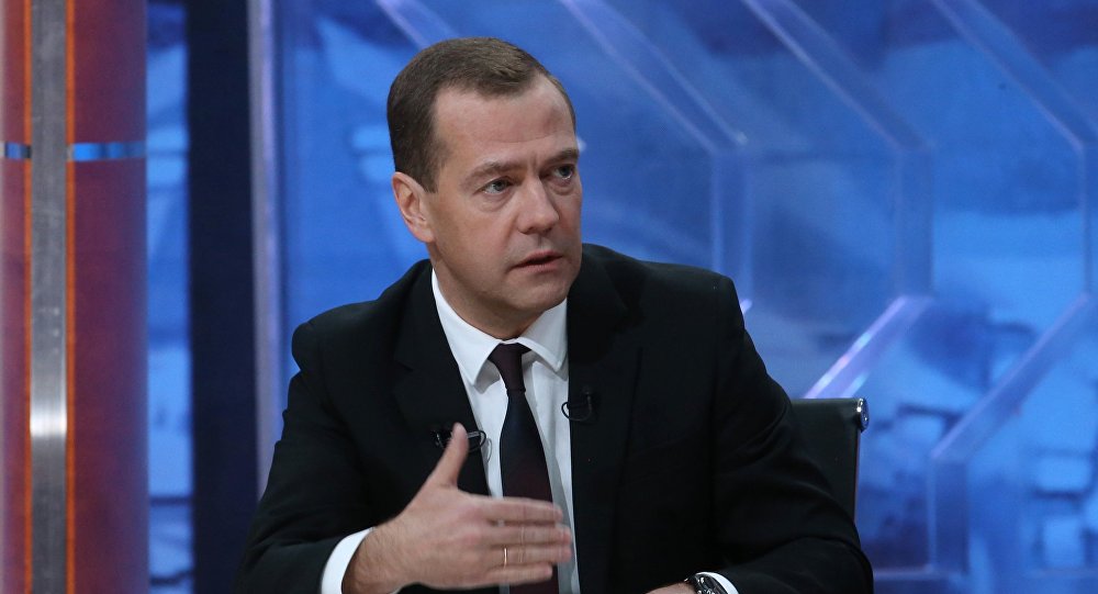 Медведев: Русија треба да гради ауторитет на економији
