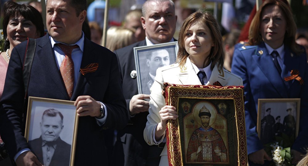 Поклонска у „Бесмртном пуку“ носила икону цара Николаја Другог