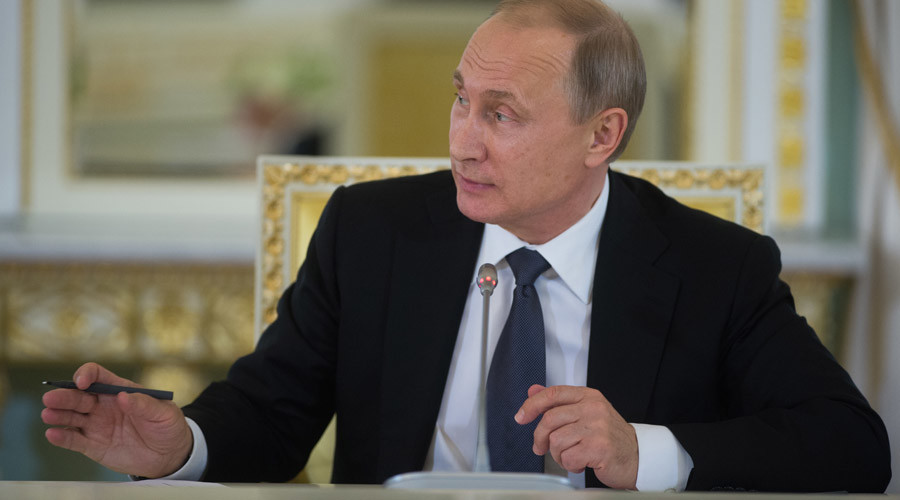 Путин: Држава скоро превазишла пад економије