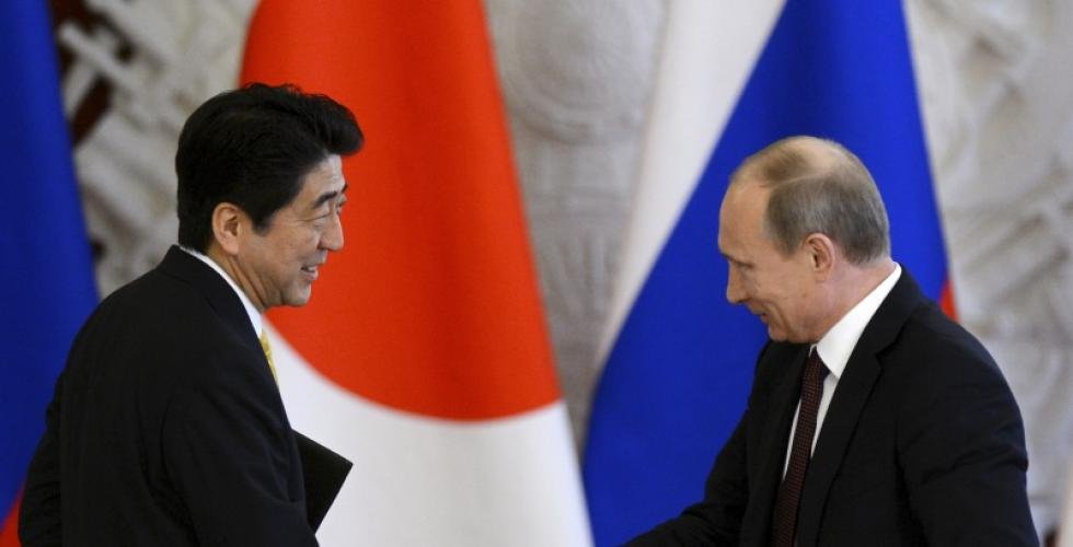 Путин и Абе разговарали о мировном споразуму