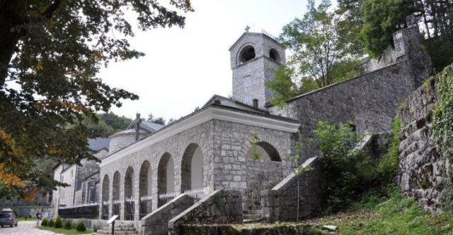 Закон о отимању имовине СПЦ на чекању јер не одговара ни осталим вјерским заједницима