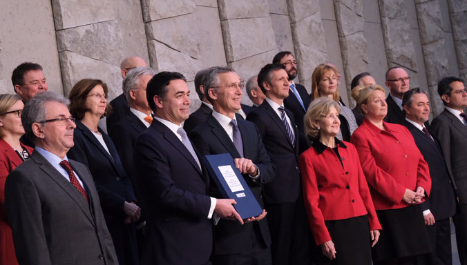 Ivanov nije prisustvovao ceremoniji podizanja NATO zastave ispred zgrade Vlade u Skoplju