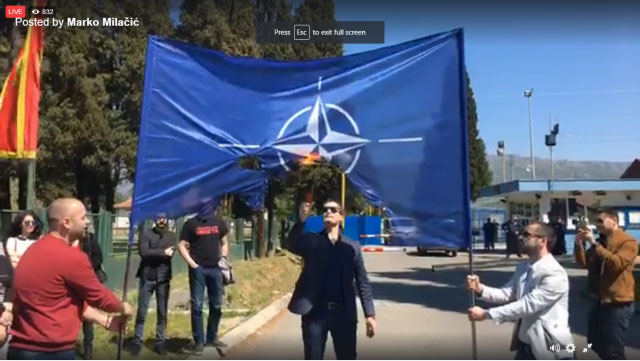 Milačić zapalio zastavu NATO ispred zatvora