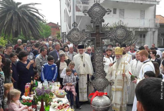 Amfilohije: Baviću se politikom sve dok su oni koji vode državu izdajnici Crne Gore i svojih predaka